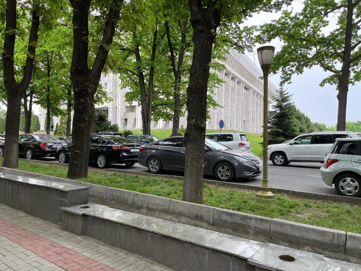 Logvinenko Apartment Bishkek Exteriör bild